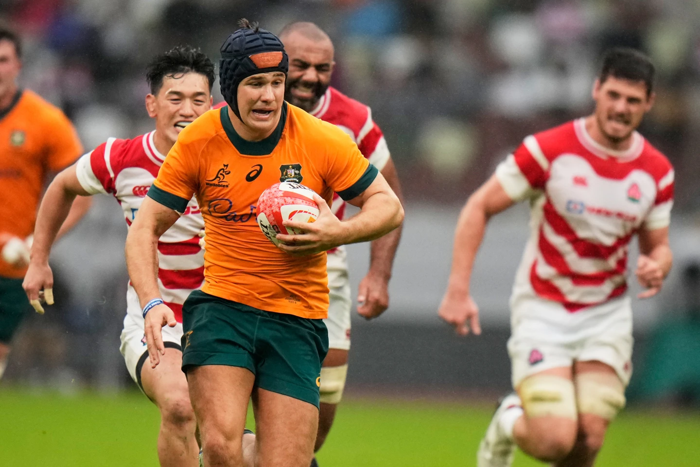 De Crespigny Leads Wallabies Past Japan in Gritty Tokyo Win