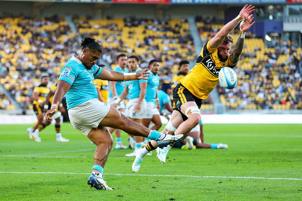 Moorby’s Hat-Trick Sparks Hurricanes Rout