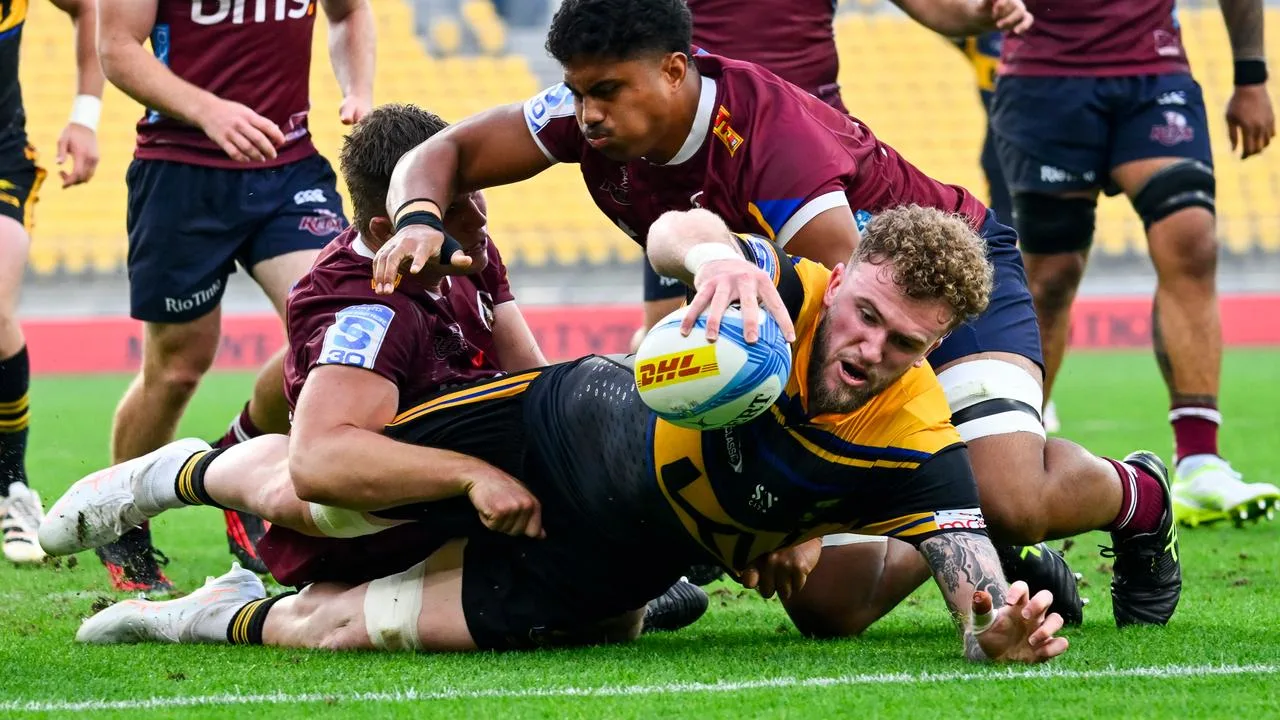 Hurricanes Tear Reds Apart in Wellington